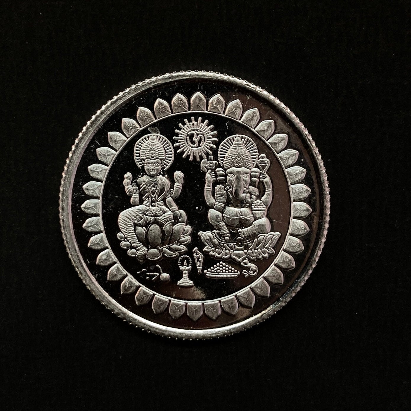 99.90% Pure Silver 10grams Laxmi Ganesh Silver Coin / Silver Coins