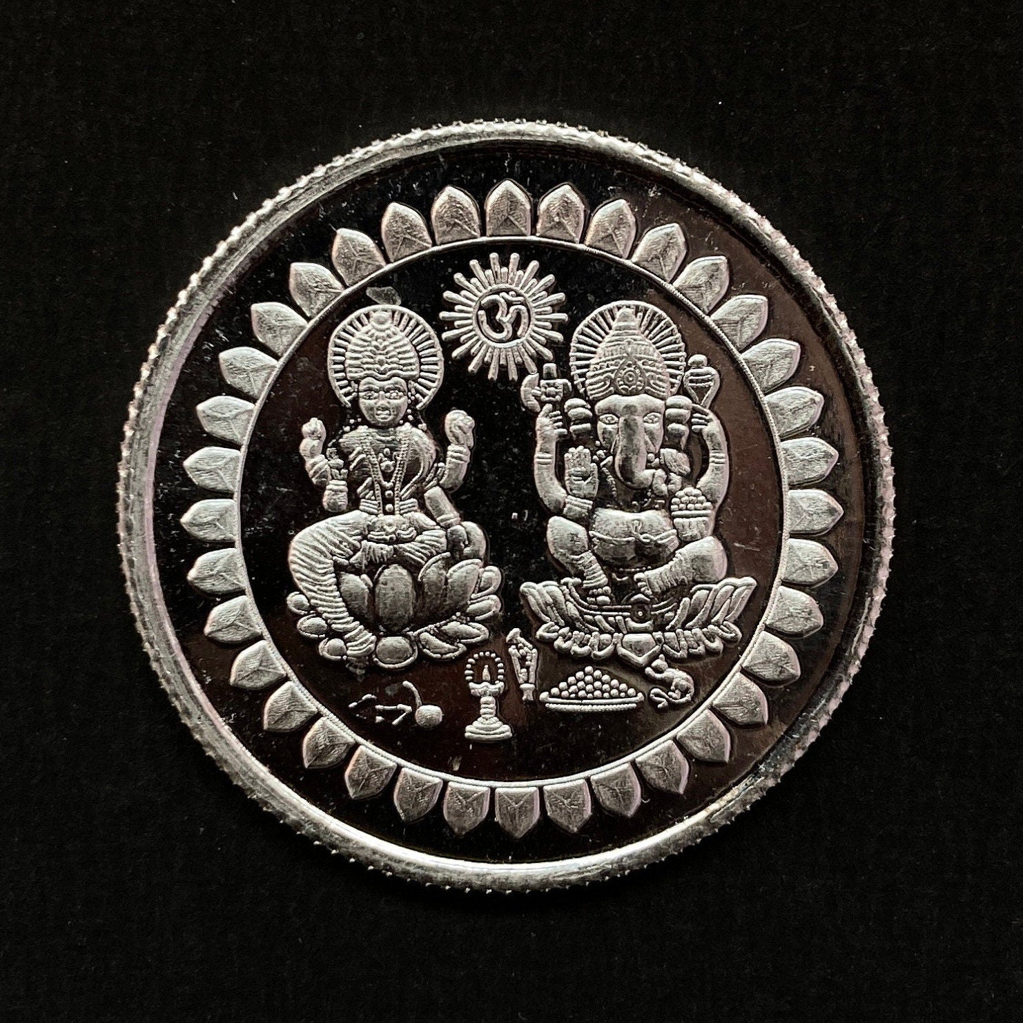 99.90% Pure Silver 10grams Laxmi Ganesh Silver Coin / Silver Coins