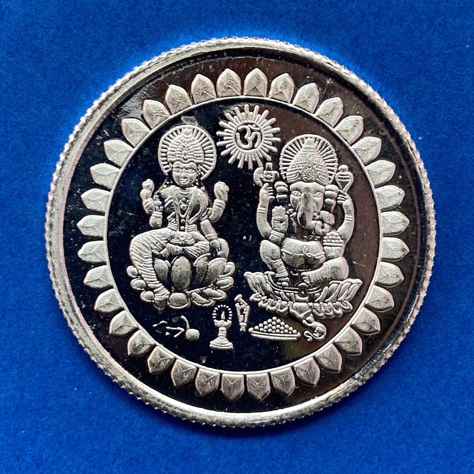 99.90% Pure Silver 10grams Laxmi Ganesh Silver Coin / Silver Coins