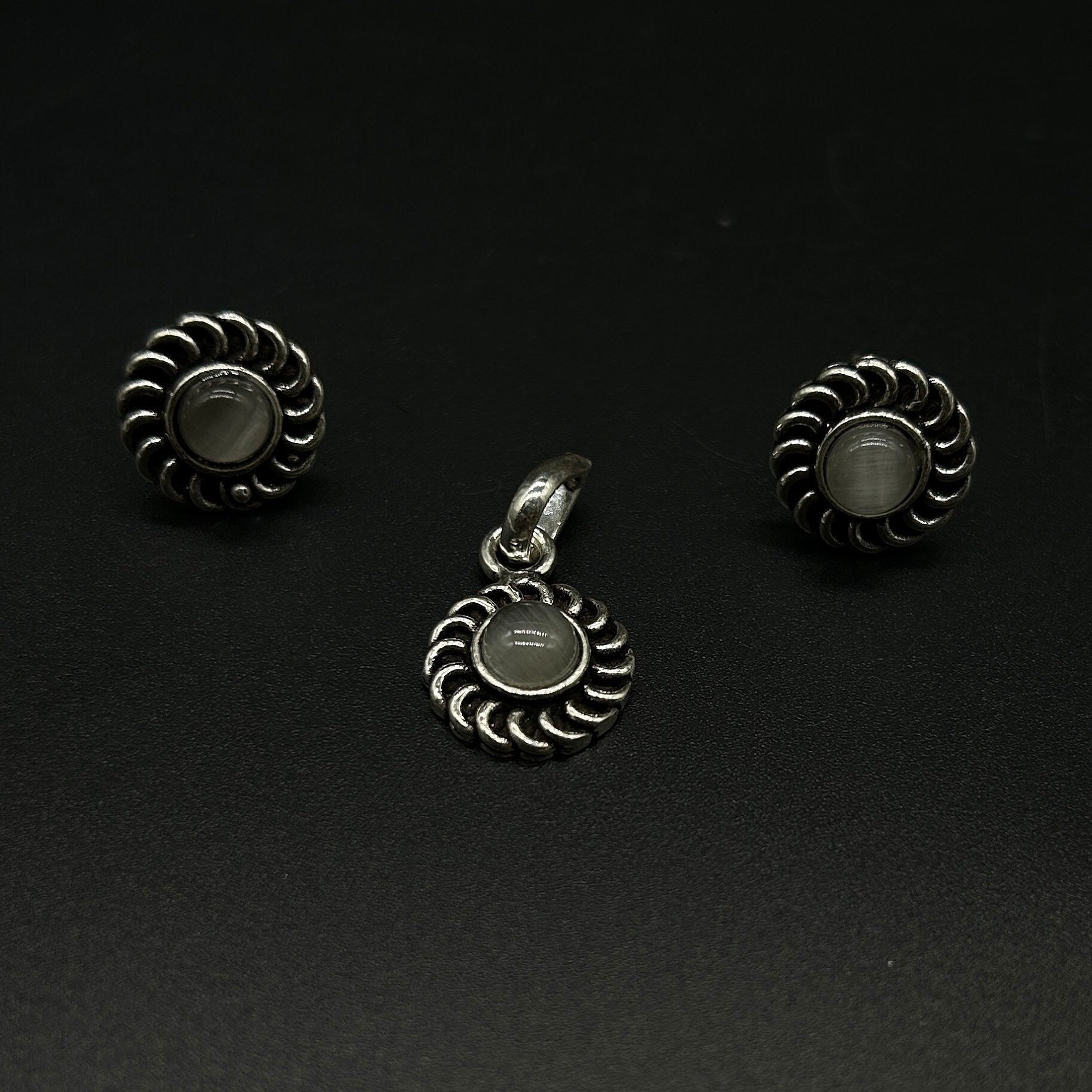 925 Sterling Silver Gray Gemstone Pendant With Earing